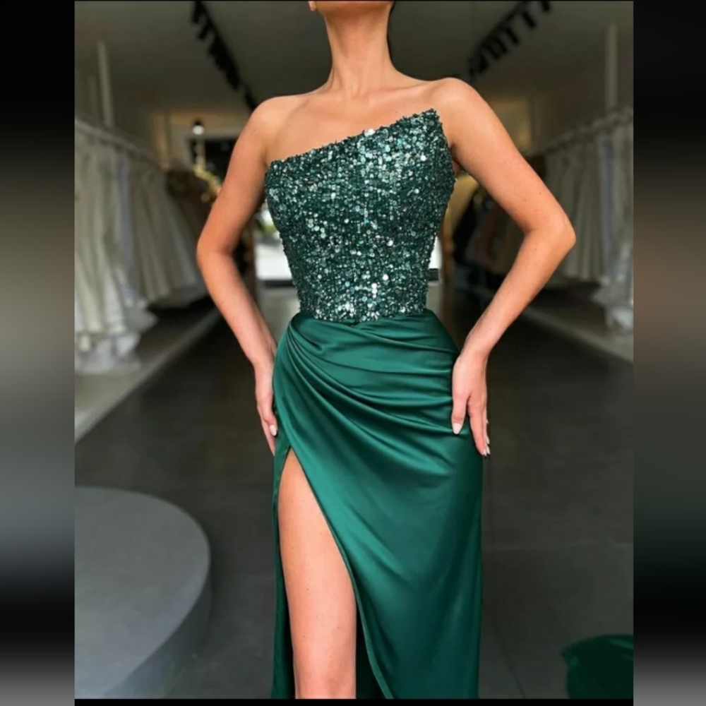 Elegant Strapless Dress - Picture 2 of 7